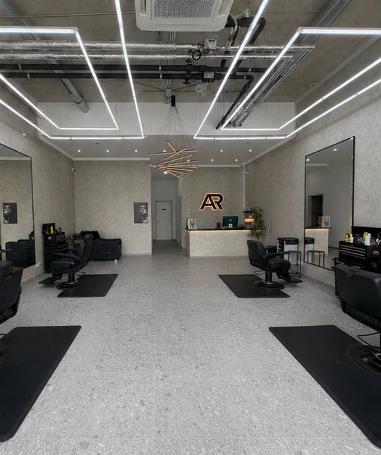 Blick durch das BARBER AR Studio Richtung Empfang